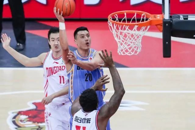  上海男篮外援发威，客场力克北京首钢队