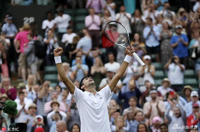  梅德韦杰夫直落三盘卫冕成功