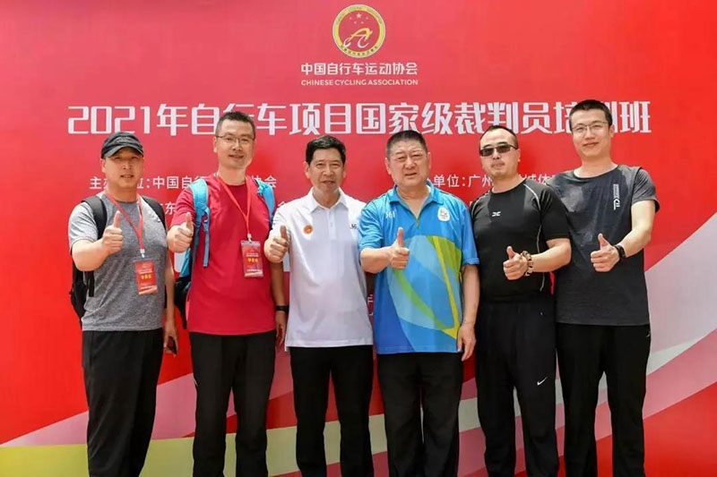  电竞裁判严格执裁，公平竞赛获赞誉