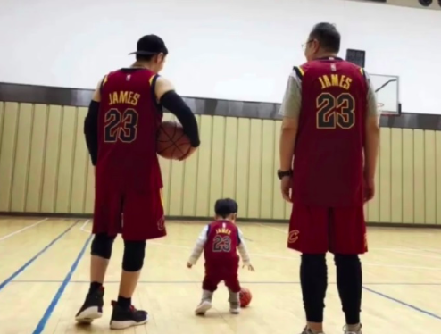  父子同台竞技书写篮球佳话