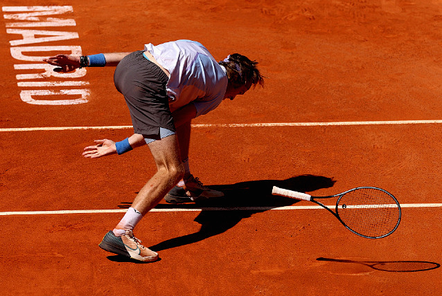  蒂姆底线相持显威力克名将成功复仇